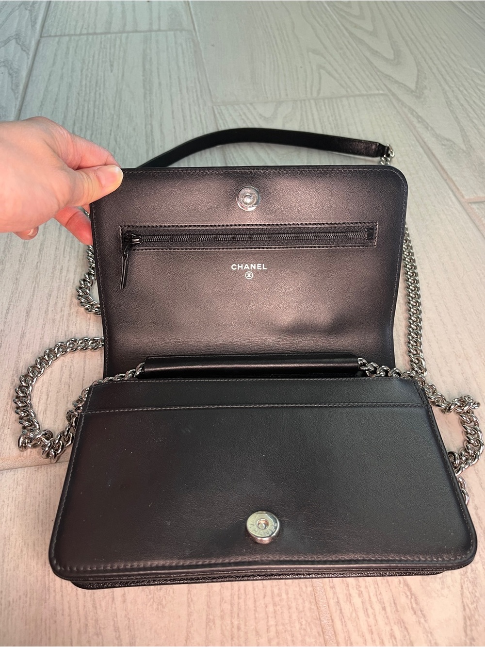 Chanel Caviar BOY wallet on chain in Black with silver HW - Picture 4 of 6